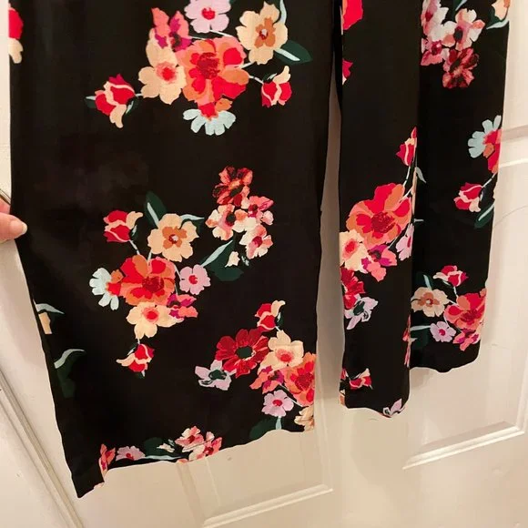NWT Lulu's Pretty Petals Black Floral Print Culotte Jumpsuit - Picture 8 of 16